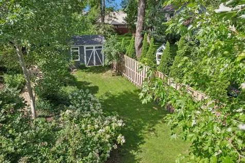 1204 Parliament Court Libertyville IL 60048