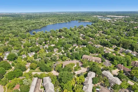 1204 Parliament Court Libertyville IL 60048