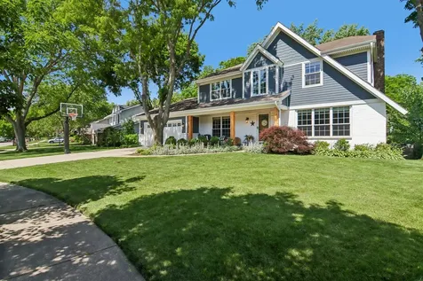 1204 Parliament Court Libertyville IL 60048
