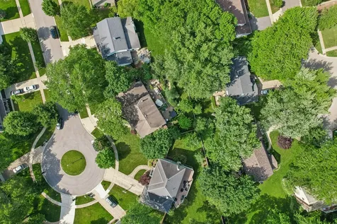 1204 Parliament Court Libertyville IL 60048
