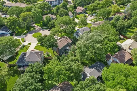 1204 Parliament Court Libertyville IL 60048