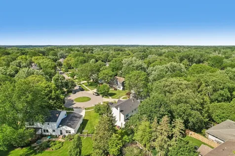 1204 Parliament Court Libertyville IL 60048