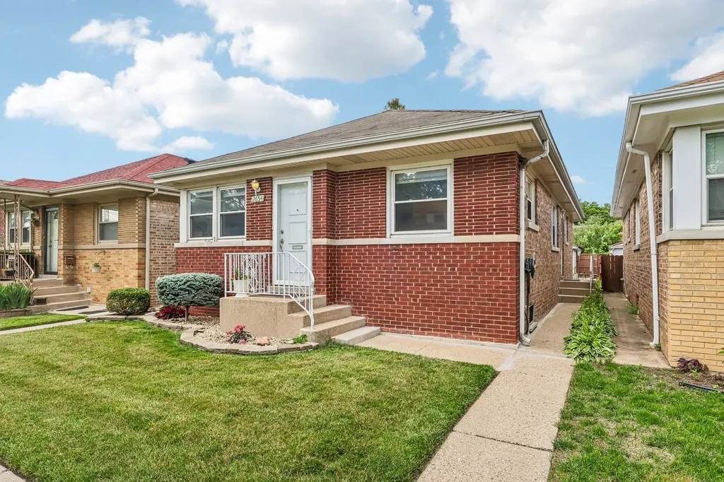 2654 West Catalpa Avenue Chicago IL 60625