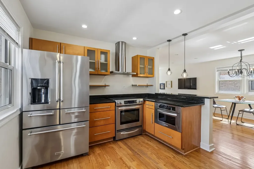 2654 West Catalpa Avenue Chicago IL 60625