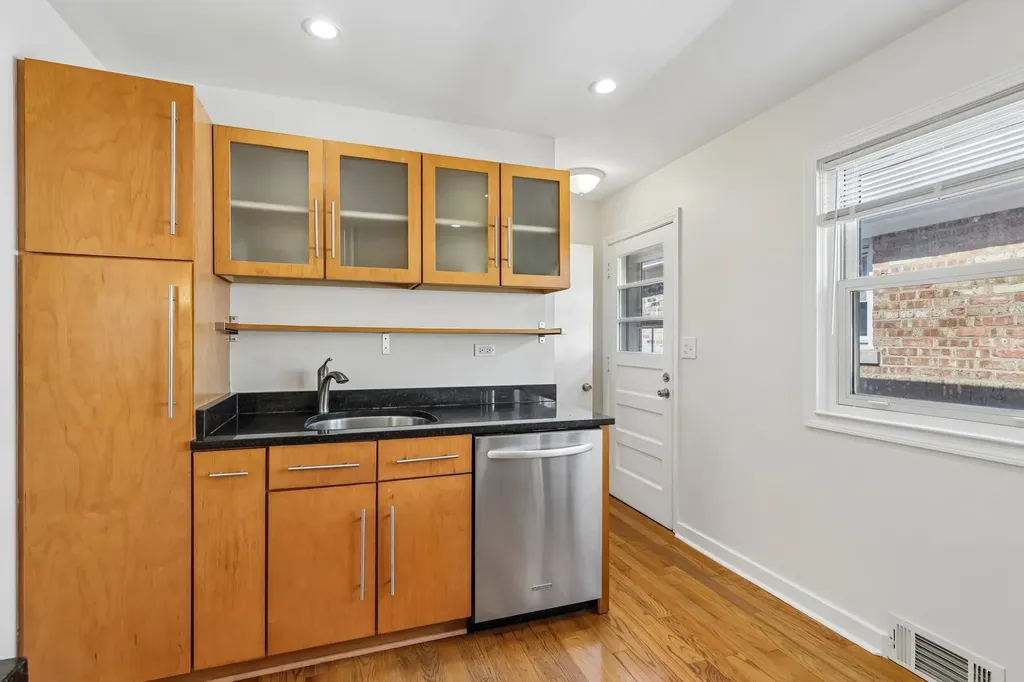 2654 West Catalpa Avenue Chicago IL 60625