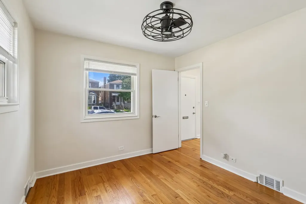 2654 West Catalpa Avenue Chicago IL 60625