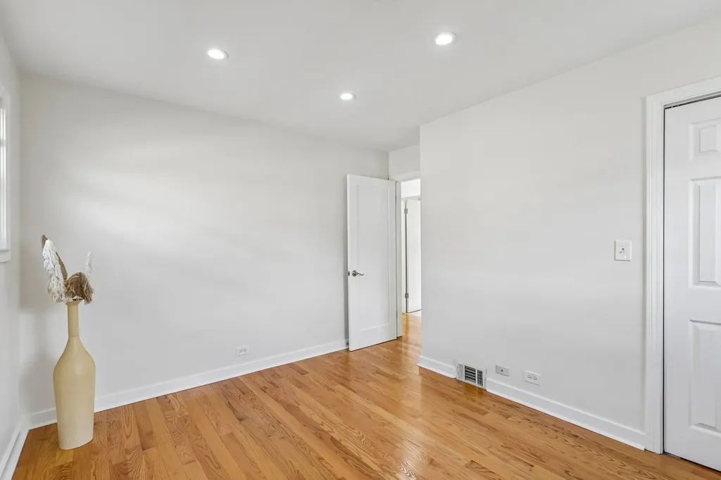 2654 West Catalpa Avenue Chicago IL 60625