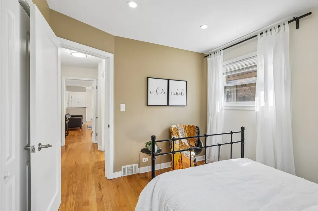 2654 West Catalpa Avenue Chicago IL 60625