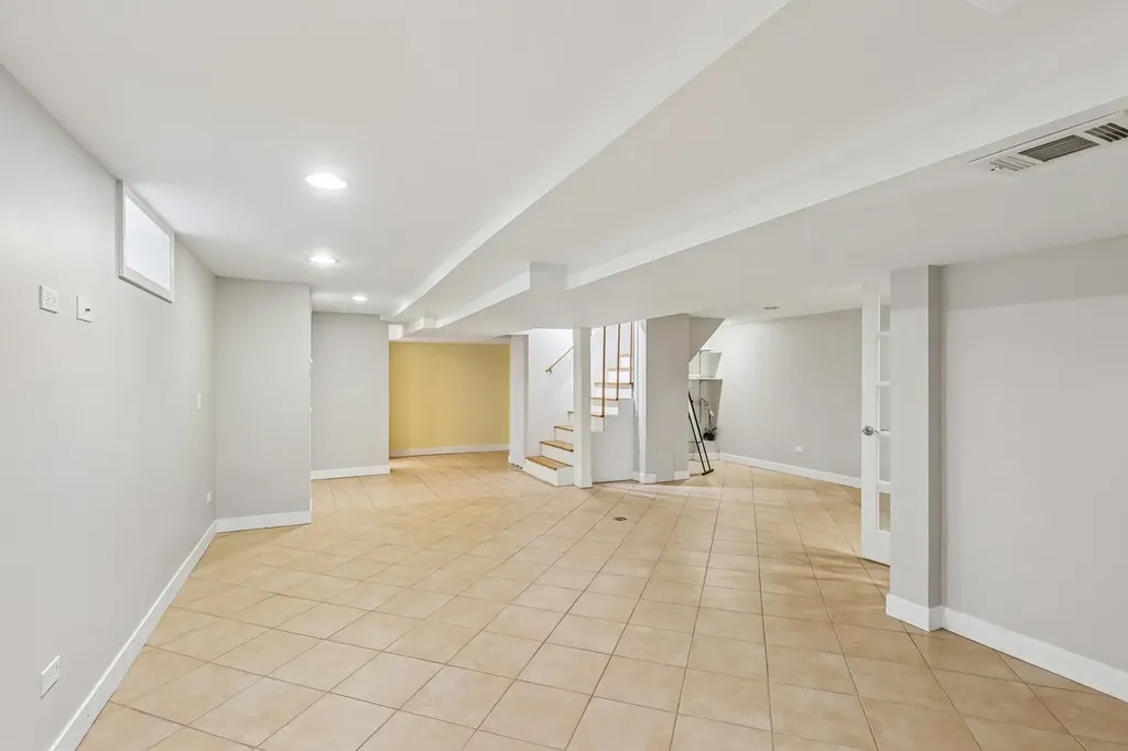2654 West Catalpa Avenue Chicago IL 60625
