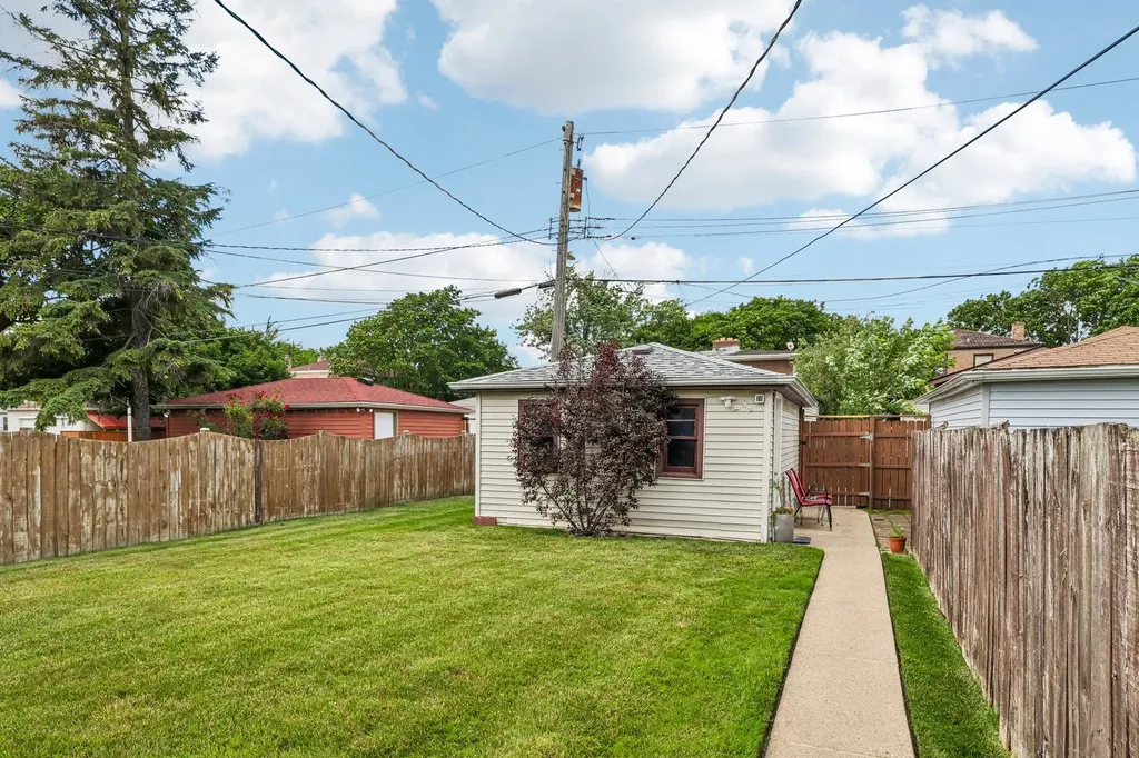 2654 West Catalpa Avenue Chicago IL 60625