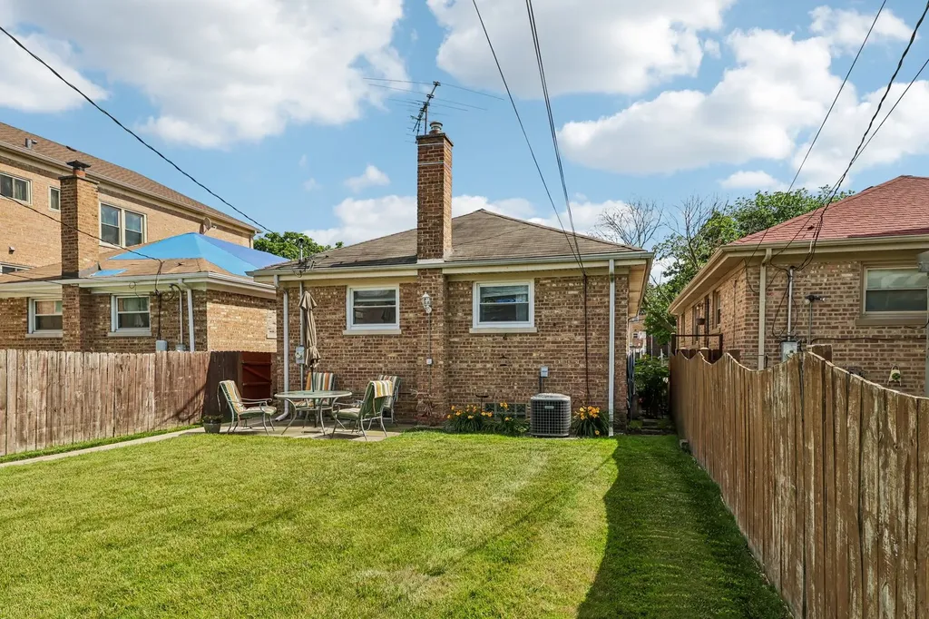2654 West Catalpa Avenue Chicago IL 60625
