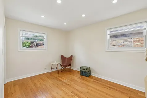 2654 West Catalpa Avenue Chicago IL 60625