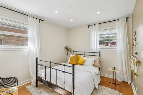 2654 West Catalpa Avenue Chicago IL 60625