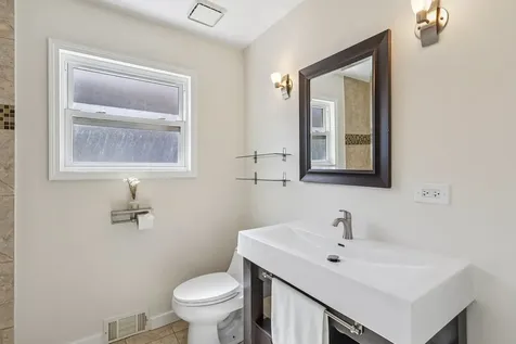 2654 West Catalpa Avenue Chicago IL 60625