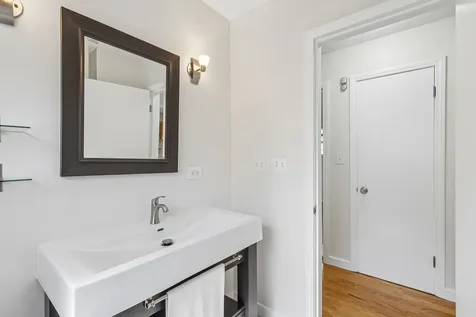 2654 West Catalpa Avenue Chicago IL 60625