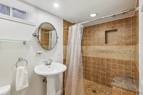 2654 West Catalpa Avenue Chicago IL 60625