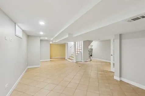 2654 West Catalpa Avenue Chicago IL 60625