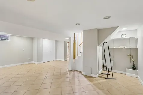 2654 West Catalpa Avenue Chicago IL 60625