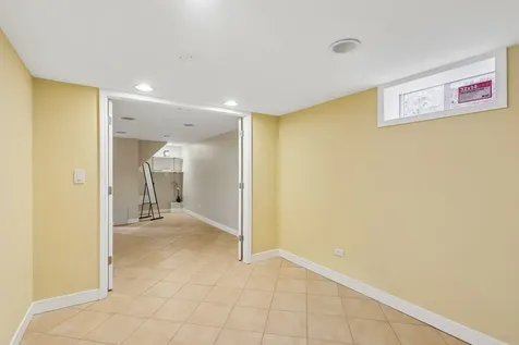 2654 West Catalpa Avenue Chicago IL 60625
