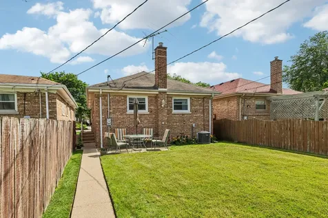 2654 West Catalpa Avenue Chicago IL 60625