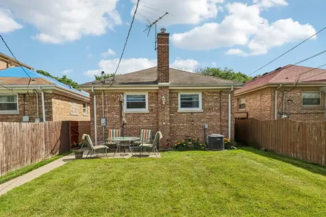 2654 West Catalpa Avenue Chicago IL 60625