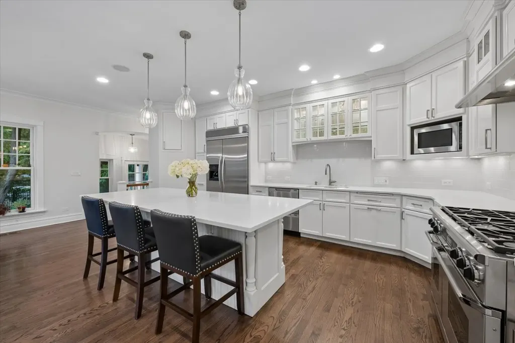 1141 Sheridan Road Wilmette IL 60091