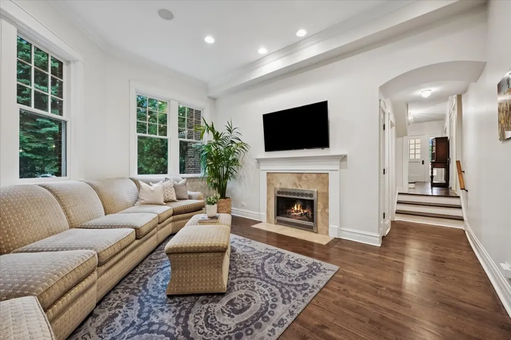 1141 Sheridan Road Wilmette IL 60091