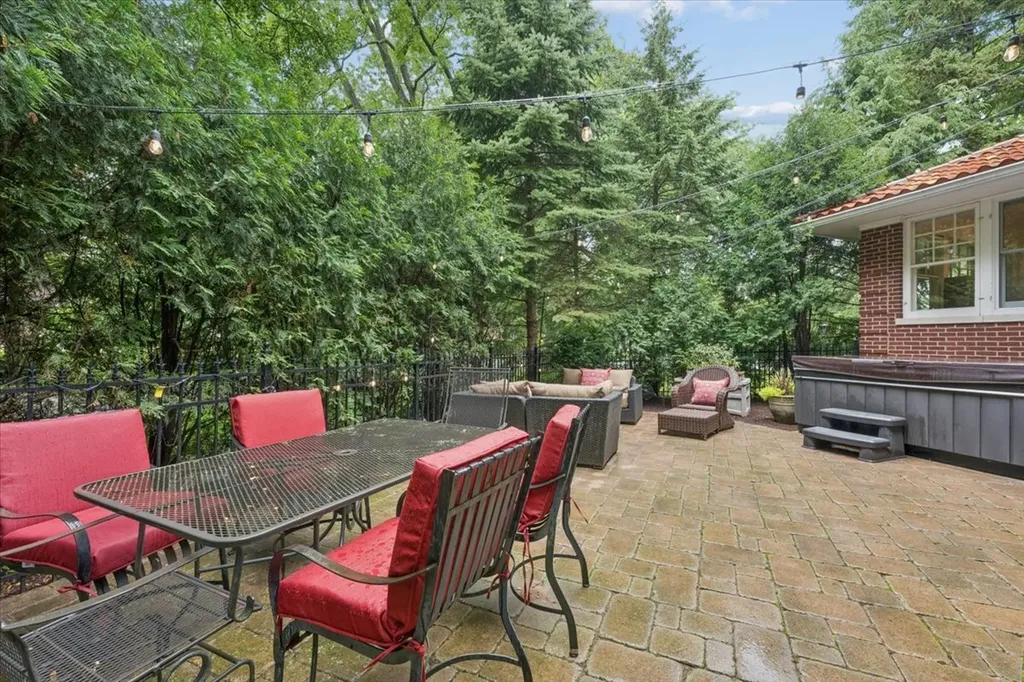 1141 Sheridan Road Wilmette IL 60091