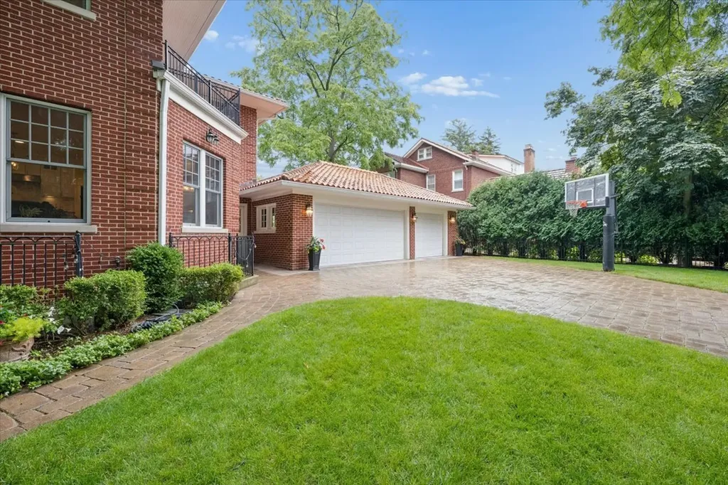 1141 Sheridan Road Wilmette IL 60091