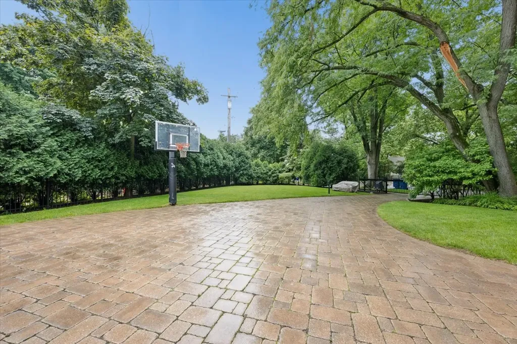 1141 Sheridan Road Wilmette IL 60091