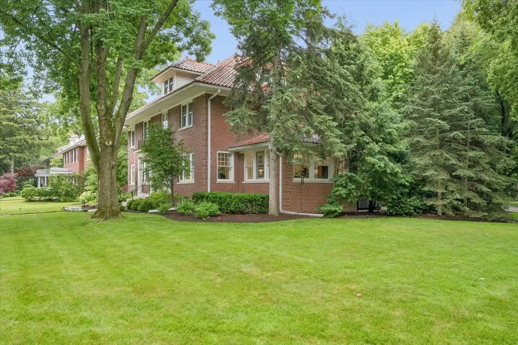 1141 Sheridan Road Wilmette IL 60091