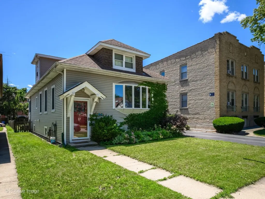 6014 North Navarre Avenue Chicago IL 60631