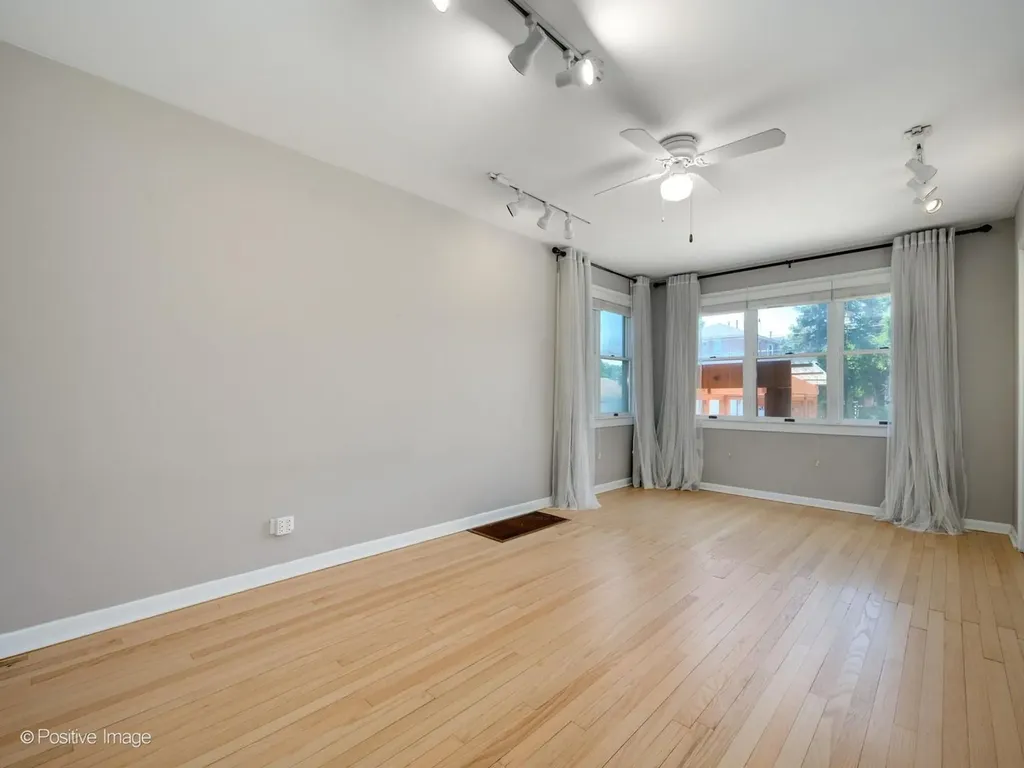 6014 North Navarre Avenue Chicago IL 60631