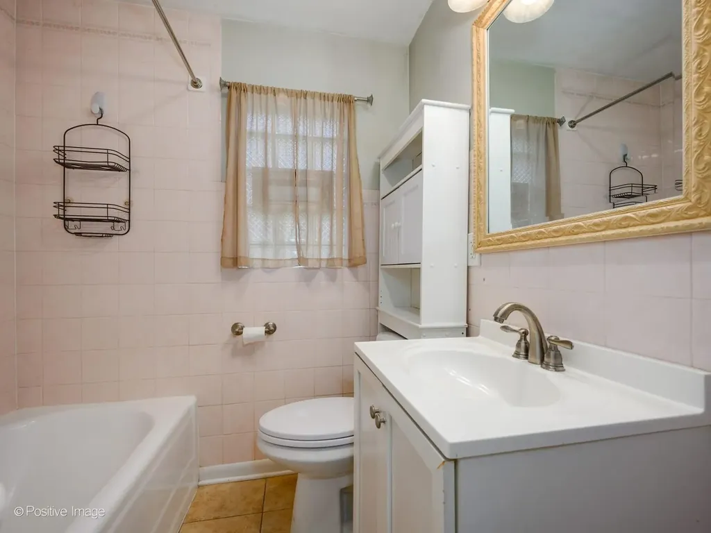 6014 North Navarre Avenue Chicago IL 60631