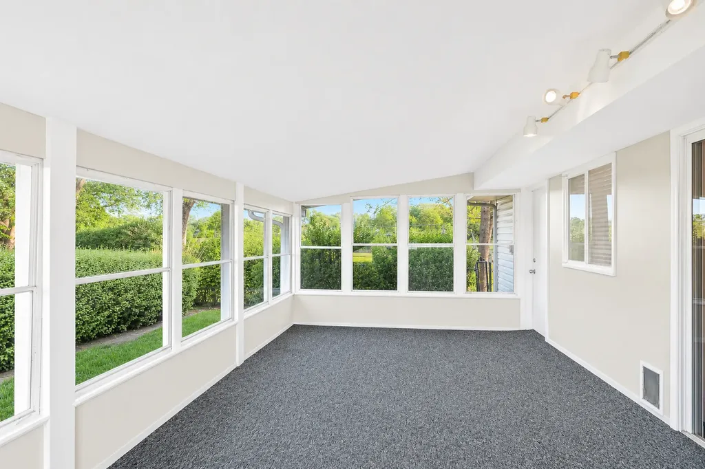 319 South Braintree Drive Schaumburg IL 60193