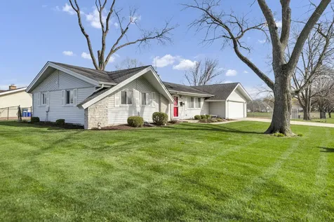 319 South Braintree Drive Schaumburg IL 60193