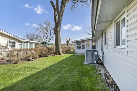 319 South Braintree Drive Schaumburg IL 60193