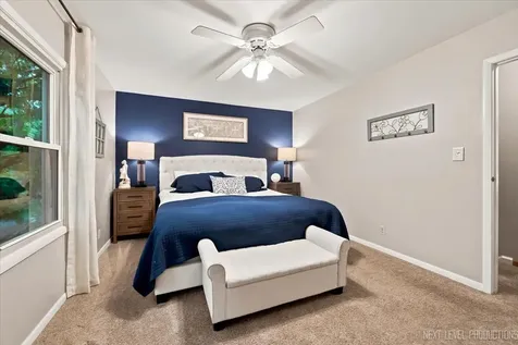 452 North Glengarry Drive Geneva IL 60134