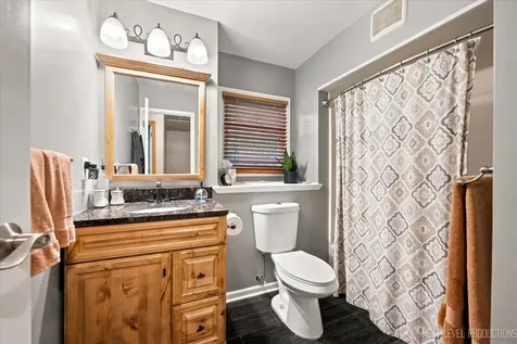 452 North Glengarry Drive Geneva IL 60134
