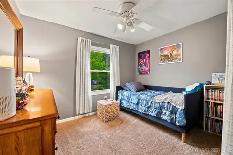 452 North Glengarry Drive Geneva IL 60134