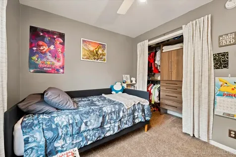 452 North Glengarry Drive Geneva IL 60134