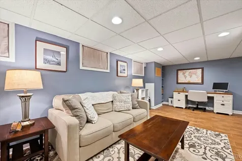452 North Glengarry Drive Geneva IL 60134