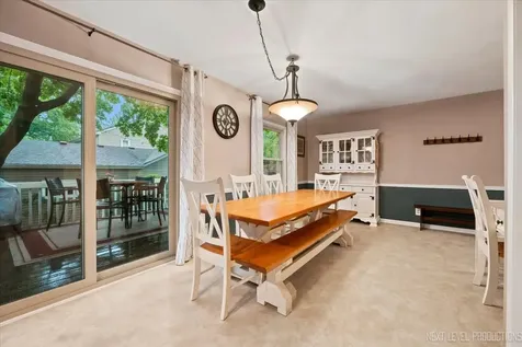 452 North Glengarry Drive Geneva IL 60134