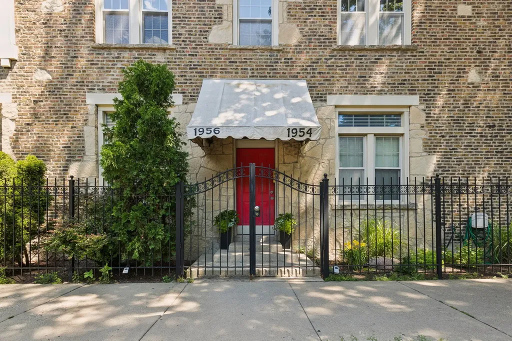 1956 West Melrose Street Chicago IL 60657