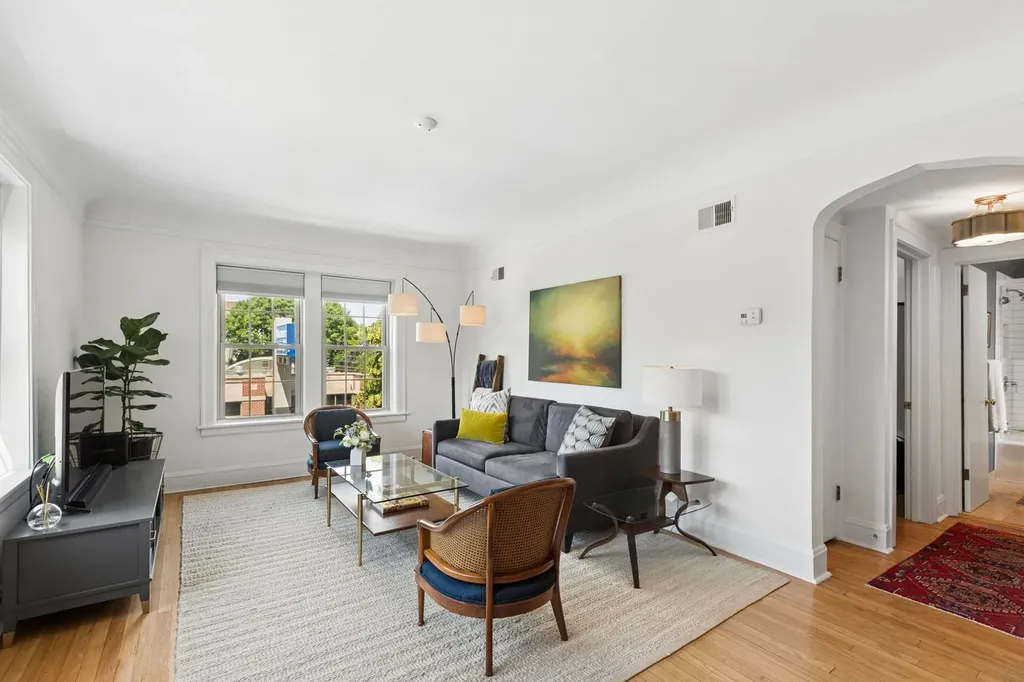 1956 West Melrose Street Chicago IL 60657