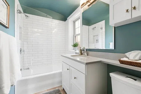 1956 West Melrose Street Chicago IL 60657