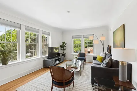 1956 West Melrose Street Chicago IL 60657