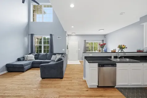 1274 Walnut Glen Drive Crystal Lake IL 60014