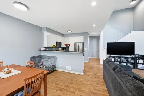 1274 Walnut Glen Drive Crystal Lake IL 60014