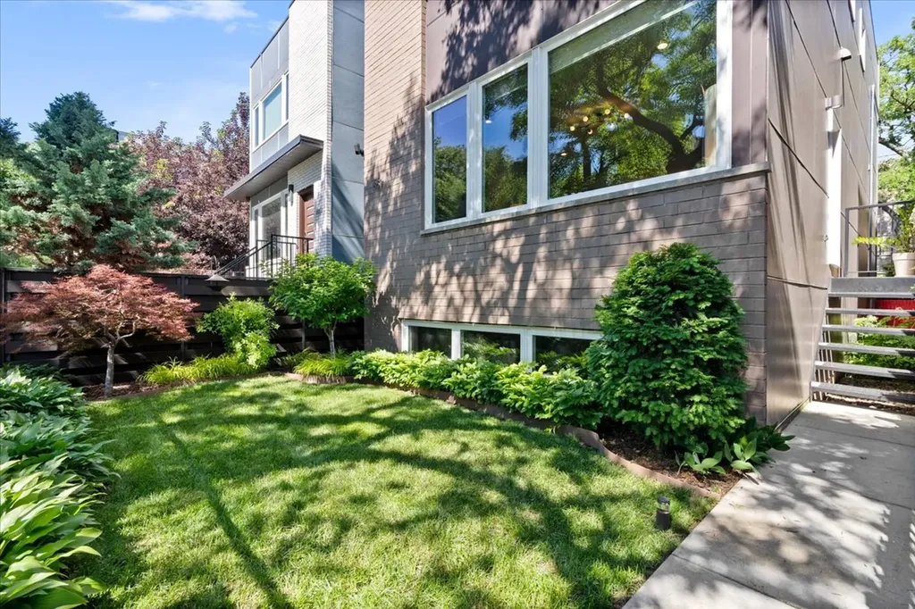 1859 North Albany Avenue Chicago IL 60647